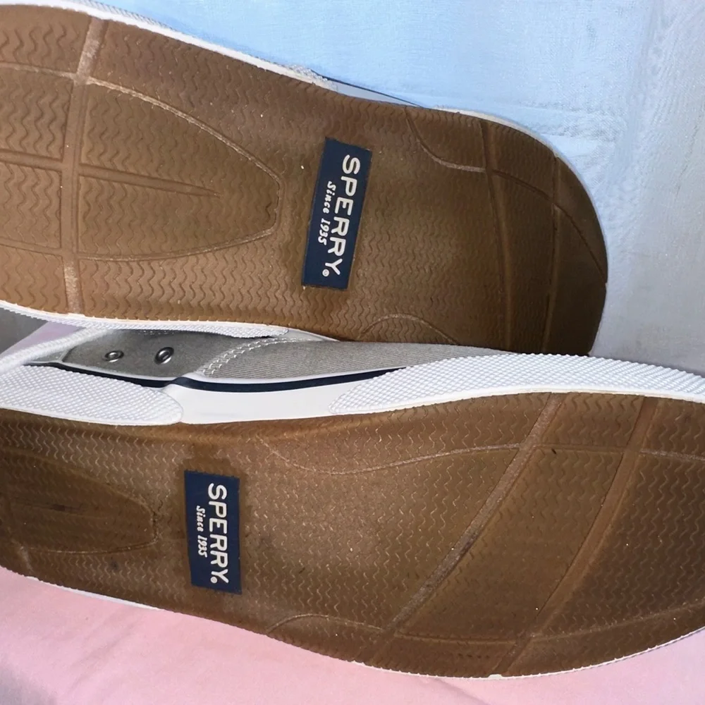 Sperry good color size